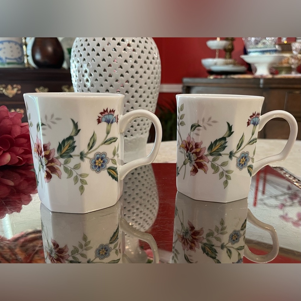 2 Andrea by Sadek Buckingham Coffee/Tea Mugs White Octagonal Floral Gold Japan - Picture 9 of 14